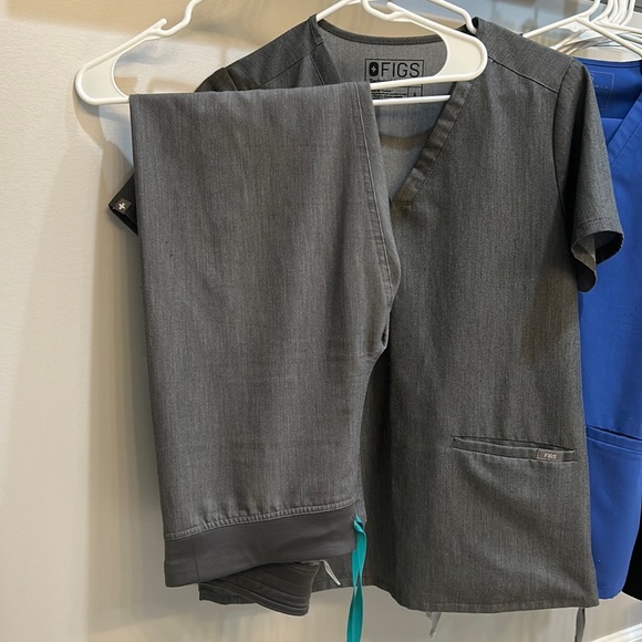 FIGS | Graphite Scrub Set - Picture 5 of 5